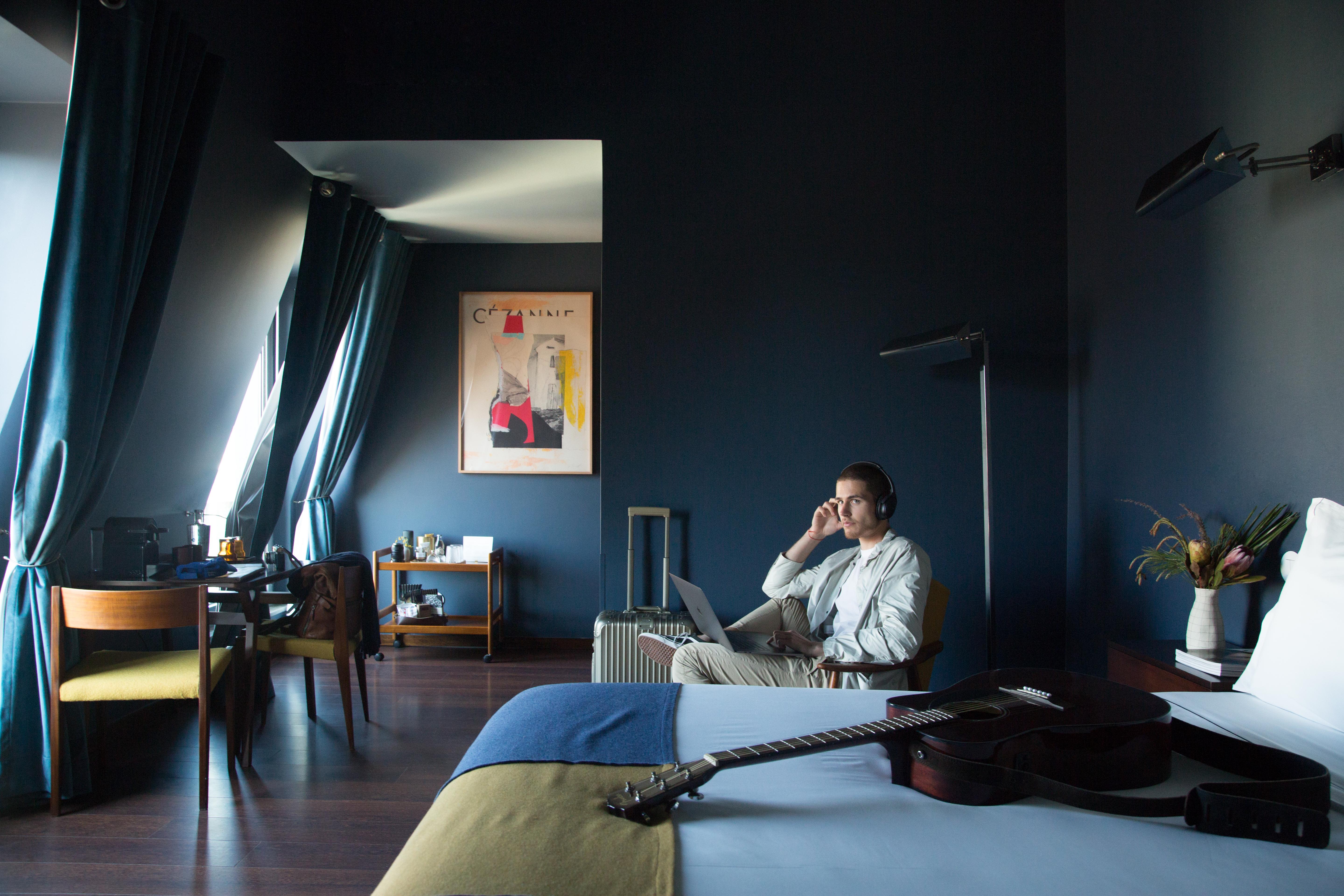 The Vintage Hotel & Spa Lisboa Kültér fotó A guest in a room at the Hotel