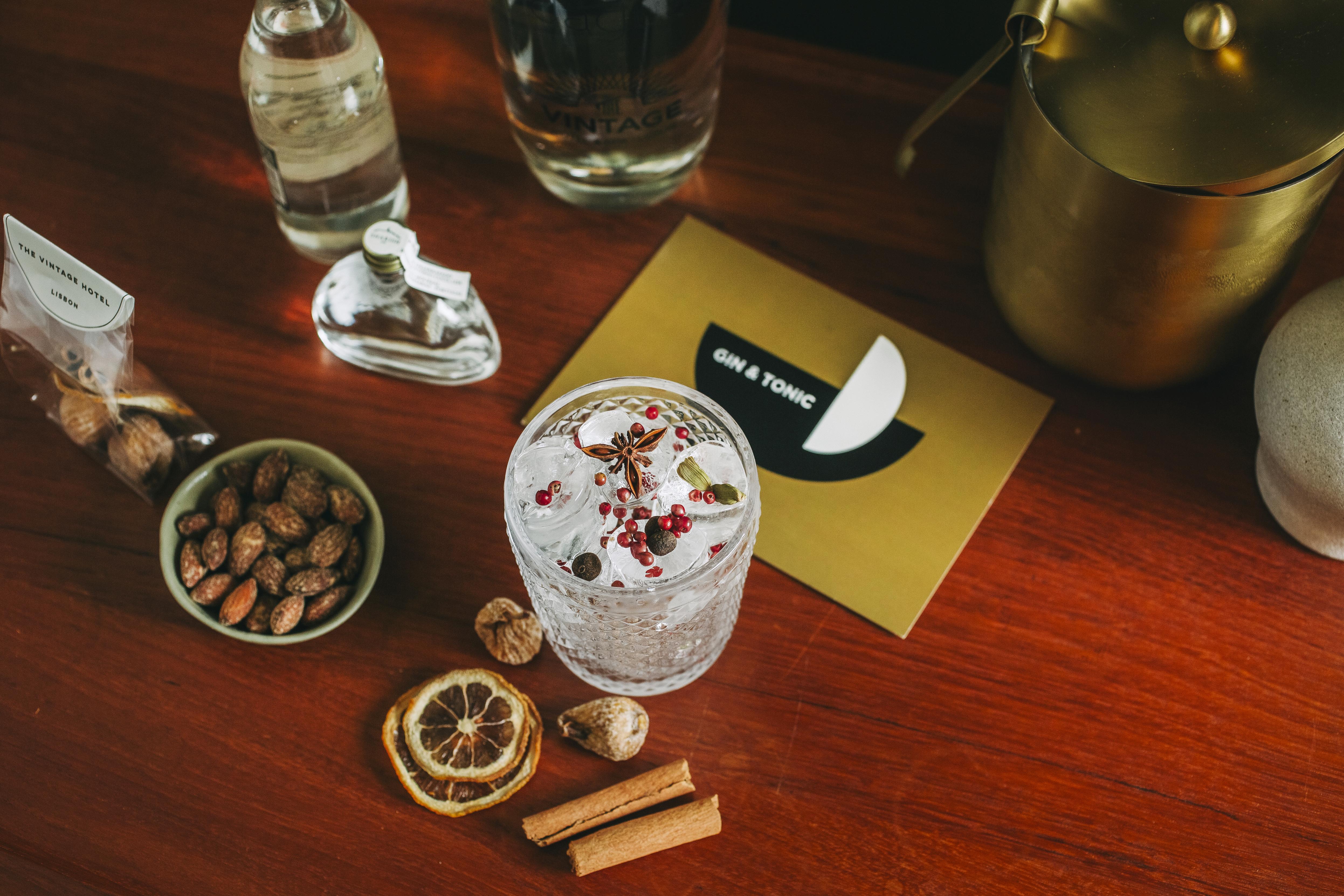 The Vintage Hotel & Spa Lisboa Kültér fotó A gin and tonic
