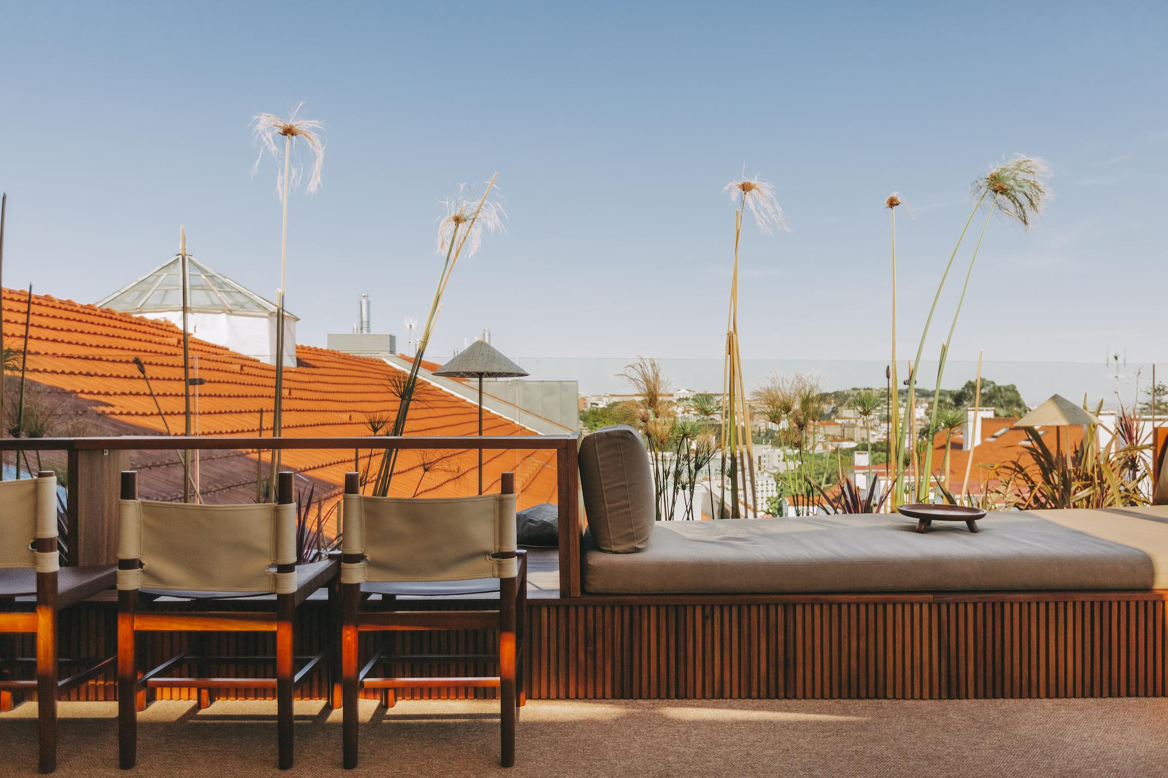 The Vintage Hotel & Spa Lisboa Kültér fotó The rooftop bar at the hotel