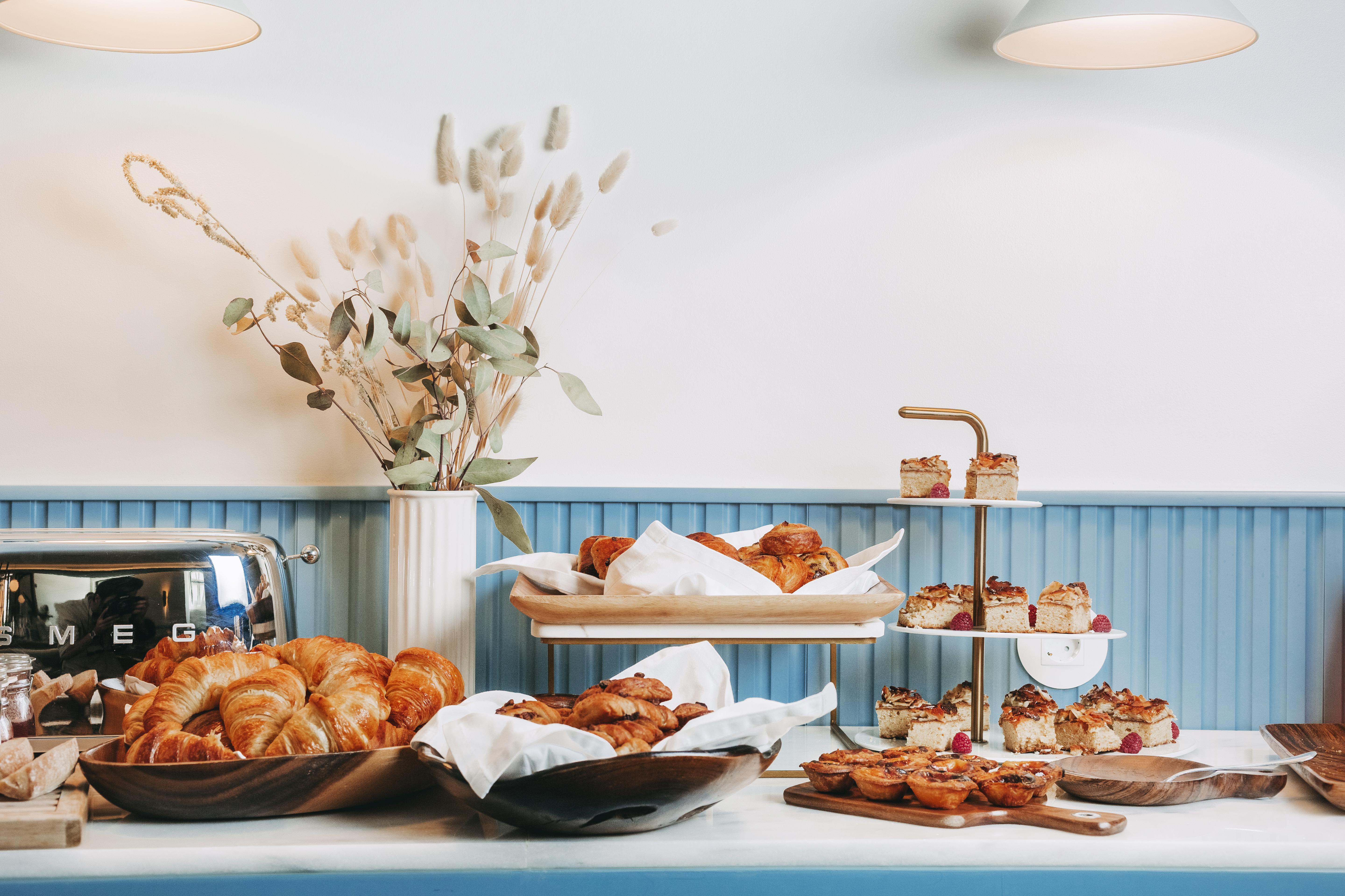 The Vintage Hotel & Spa Lisboa Kültér fotó A selection of pastries at a bakery