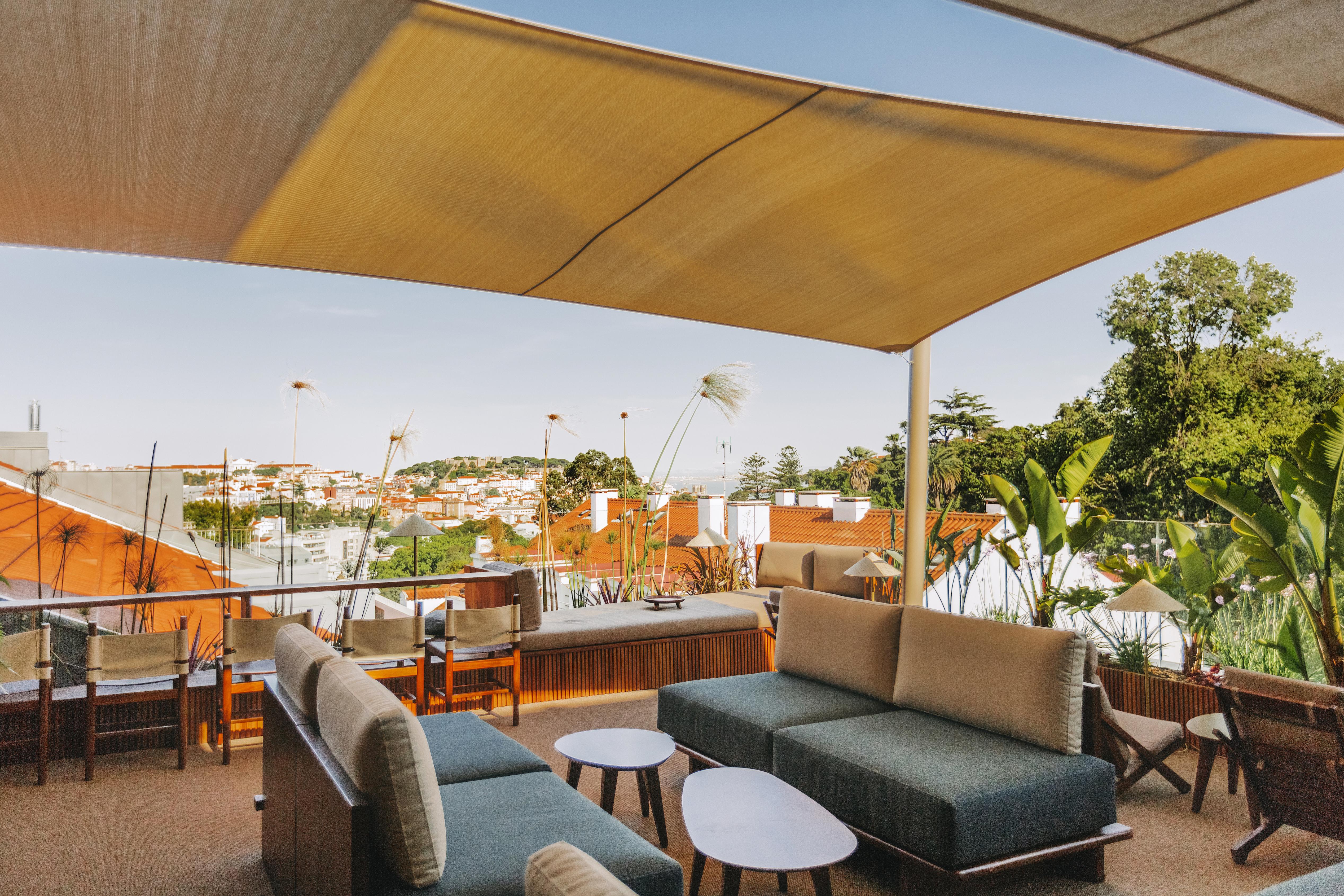 The Vintage Hotel & Spa Lisboa Kültér fotó The rooftop bar at the Hotel